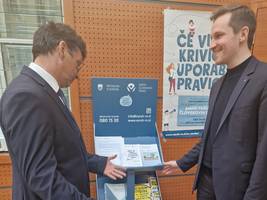 Ombudsman presents the Ombudsman's Corner to the Mayor of Celje