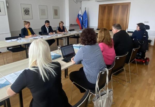 Seja Sveta varuha človekovih pravic namenjena človekovim pravicam v gospodarstvu