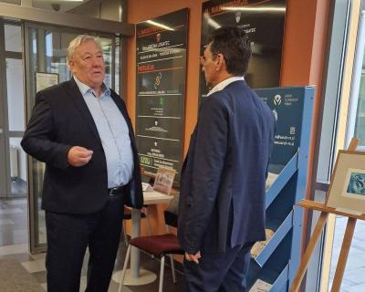 Varuh Svetina in župan Logatca