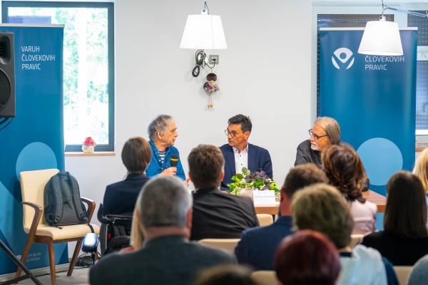 Z razumevanjem deinstitucionalizacije do uveljavitve človekovih pravic