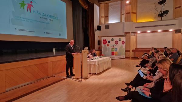 Varuh človekovih pravic na zaključni konferenci projekta Hiše za otroke v Zrečah