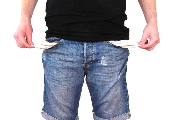 Non-responsiveness of the centre for social work to the letters of a complainant in financial distress 