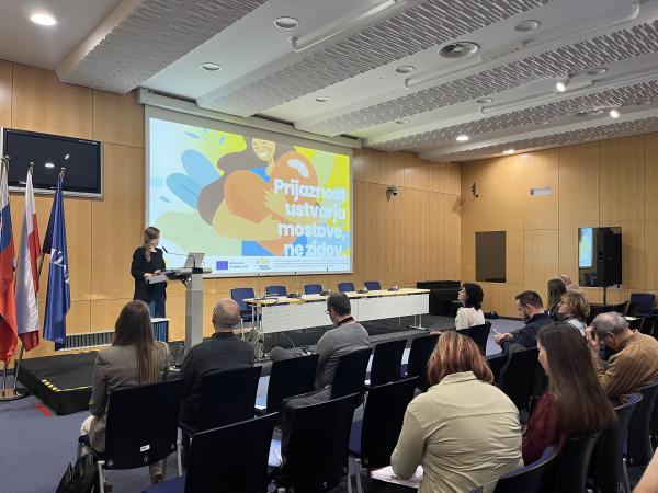 Ukrepanje proti sovražnemu govoru zahteva sodelovanje vseh nas