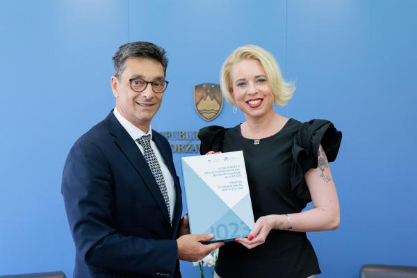 Ombudsman hands over the annual reports of the Ombudsman and NPM to the Speaker of the National Assembly