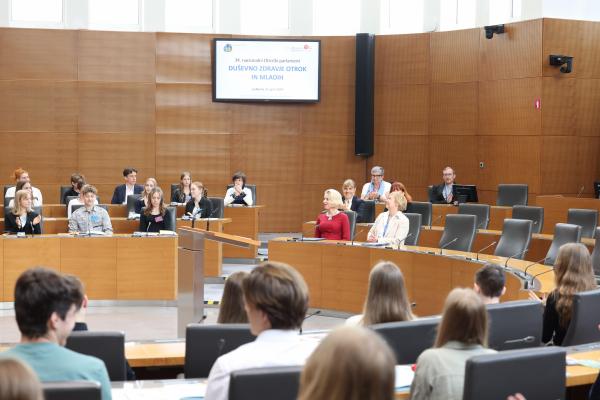 At the 34th Children's Parliament, the Ombudsman listened to the discussion of young people on mental health