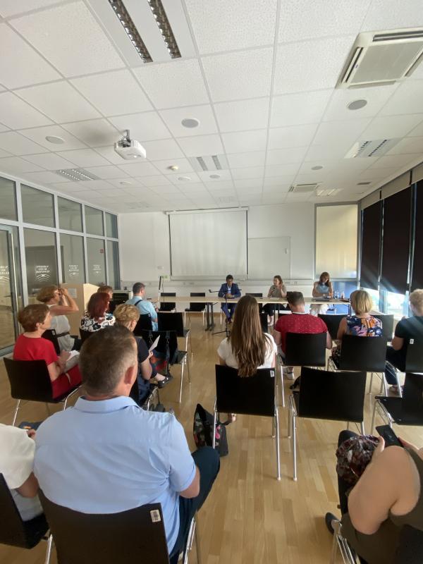 Human Rights Ombudsman at a round table of the Gibanje Nediskriminacija movement on financing personal assistance