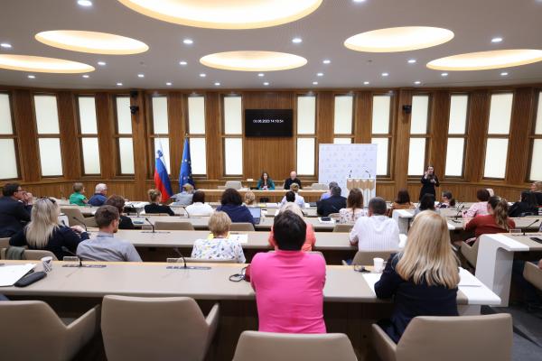 Deputy Ombudsman repeats calls for the regulation of full realisation of the constitutional rights for sign language and language of the deaf-blind 