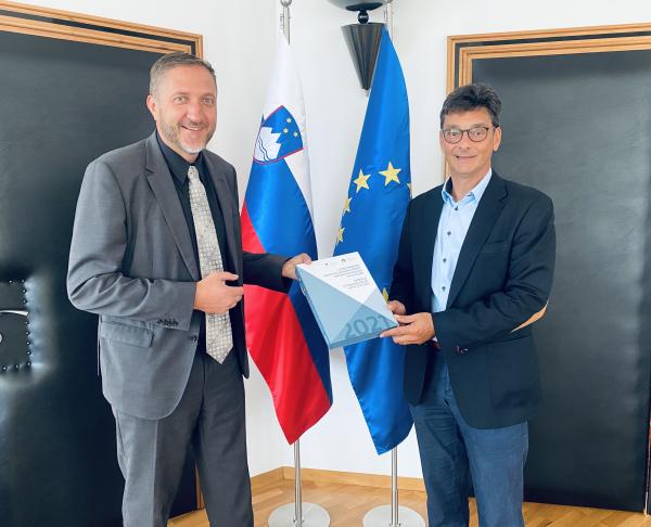 The Ombudsman submits the 2021 Annual Report to the Minister of Finance