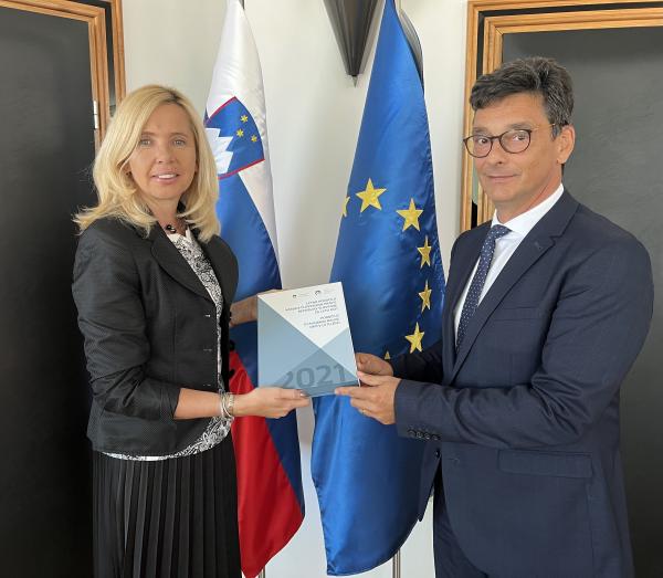 The Human Rights Ombudsman and his deputy deliver two 2021 annual reports to the Minister of the Interior