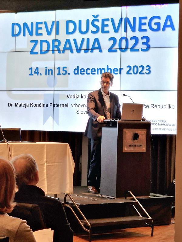 Varuh na Dnevih duševnega zdravja o vlogi sodišč pri poseganju v pravice oseb z motnjami v duševnem zdravju