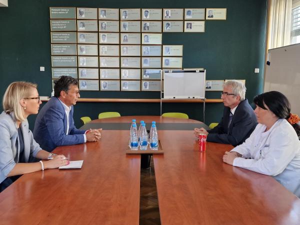 Varuh na stomatološki kliniki o obravnavi oseb s posebnimi potrebami