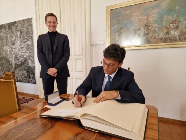 Varuh s sodelavci na poslovanju v Celju sprejel 17 ljudi 