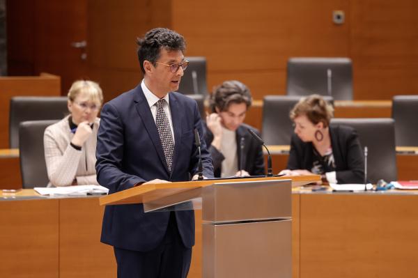 Državni zbor na plenarni seji obravnaval Posebno poročilo Varuha o dostopnosti centrov za socialno delo za invalide