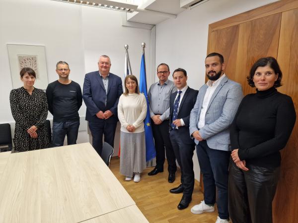 DPM predstavil severnomakedonski delegaciji sistem in izvajanje pooblastil po Opcijskem protokolu