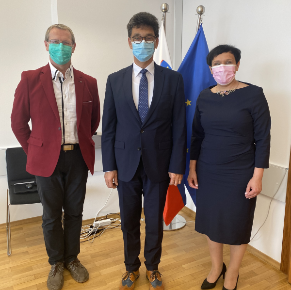 Varuh Svetina: »Država naj vsem zagotovi sredstva za izplačilo dodatkov za delo v kriznih razmerah« 