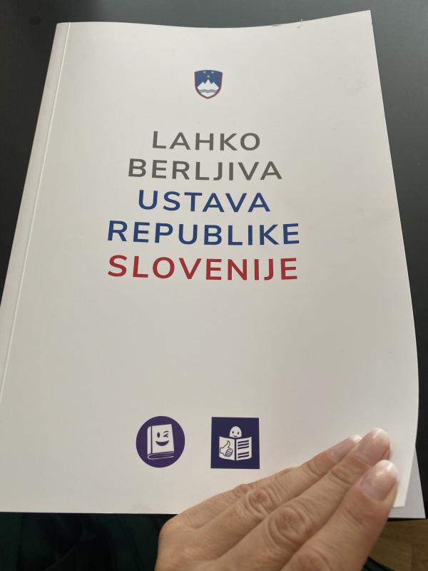 Lahko berljiva Ustava RS kot pripomoček vključevanja 