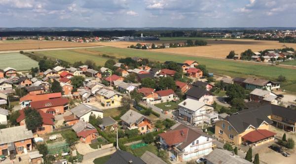 Varuh Svetina ob 110. obletnici romskega naselja Pušča: »Napredek je mogoč, ko vsi deležniki delujejo usklajeno in v dobri veri.«