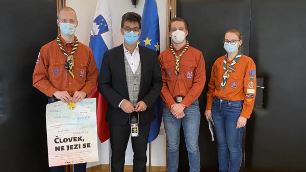 Luč miru iz Betlehema tudi pri Varuhu 