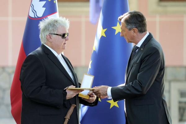 Zveza društev slepih in slabovidnih prejela priznanje, čestital ji je tudi varuh