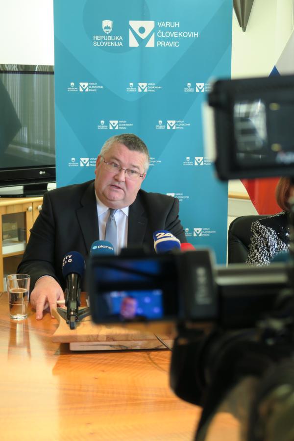 Varuh o zahtevi za oceno ustavnosti uredbe o hrupu in ravnanju policistov na južni meji