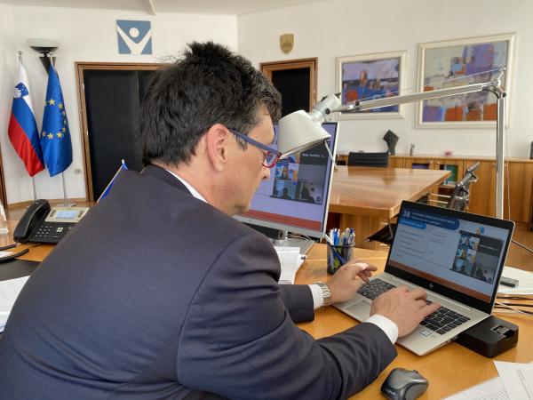 Epidemija še bolj razgalila težave slovenskega zdravstva