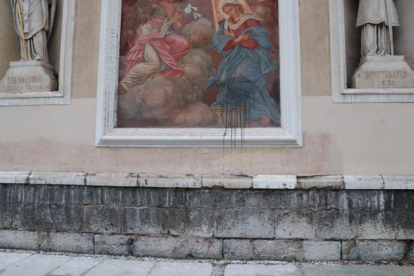 Varuh o skrunjenju freske v stolni cerkvi sv. Nikolaja v Ljubljani 