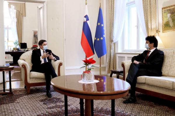 Varuh in predsednik republike poudarila pomen spoštovanja človekovih pravic kljub začasnim omejitvam 