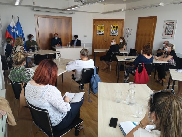 S civilno družbo za napredek pri uresničevanju pravic otrok