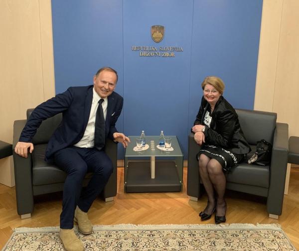 Državni zbor za namestnika varuha potrdil Cotmanovo in Ruparčiča