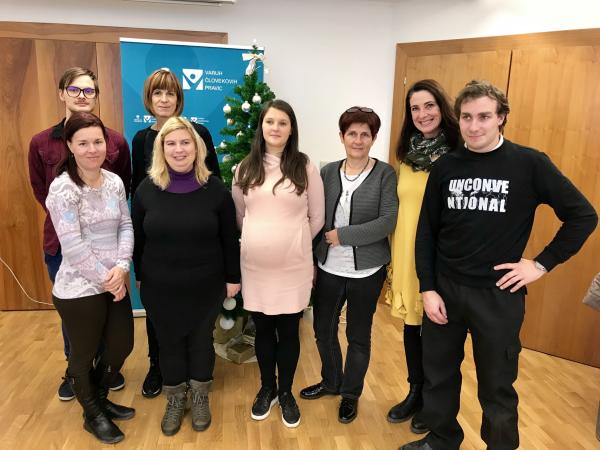 Prvi prednovoletni bazar Varuha v znamenju vključevanja in skrbi za sočloveka