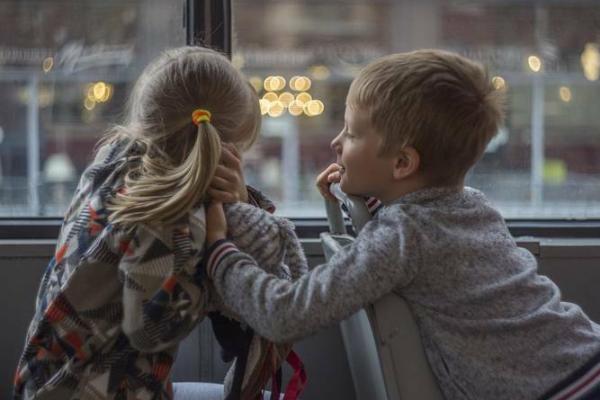 Namen prevoza v šolo je, da se otroku omogoči prisotnost pri pouku