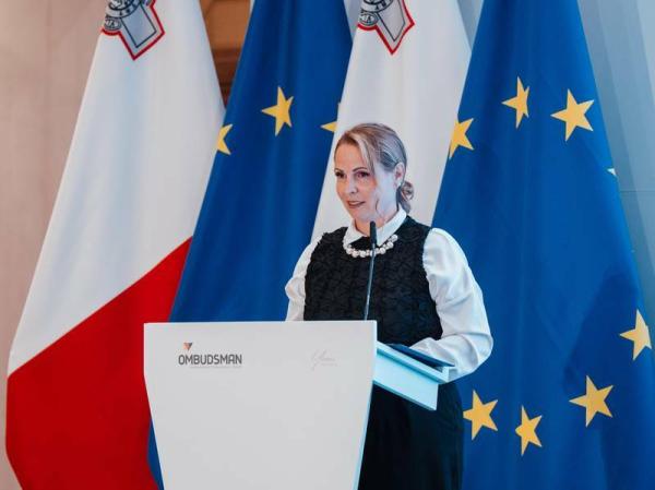 Namestnica varuha dr. Možina Zupanc na mednarodni konferenci o vlogi varuhov človekovih pravic pri zaščiti najranljivejših