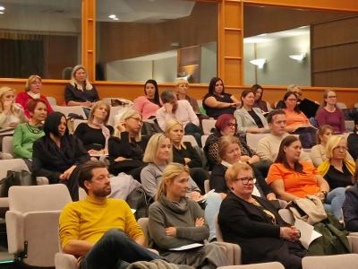 Zagovorniki otrok na strokovnem posvetu o skrbi zase v luči skrbi za otroke