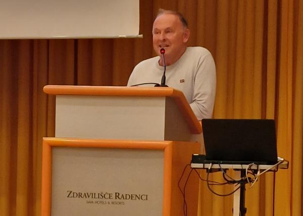 namestnik Ruparčič med nagovorom zagovornikom