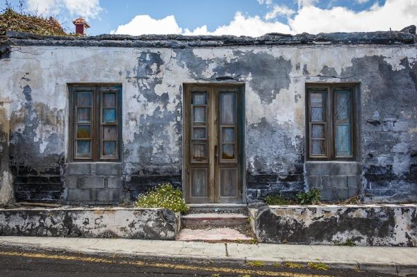 Stara hi&scaron;a brez strehe