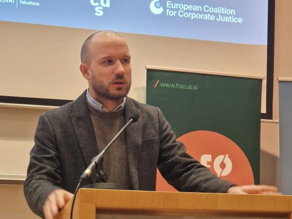 Prodekan Pravne fakultete doc. dr. Luka Mi&scaron;ič med pozdravnim nagovorom