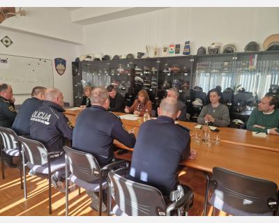 Varuhinja človekovih pravic s sodelavkami in sodelavci na Policijski postaji Ribnica