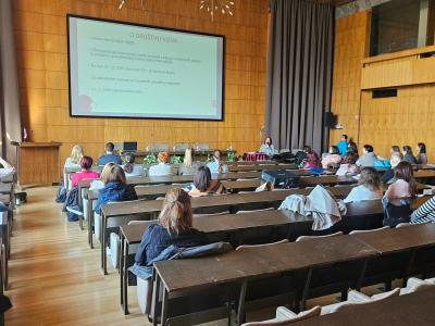 Predstavnica Varuha na posvetu opozorila na vrsto potrebnih ukrepov za zmanjševanje nasilja nad osebami z oviranostmi