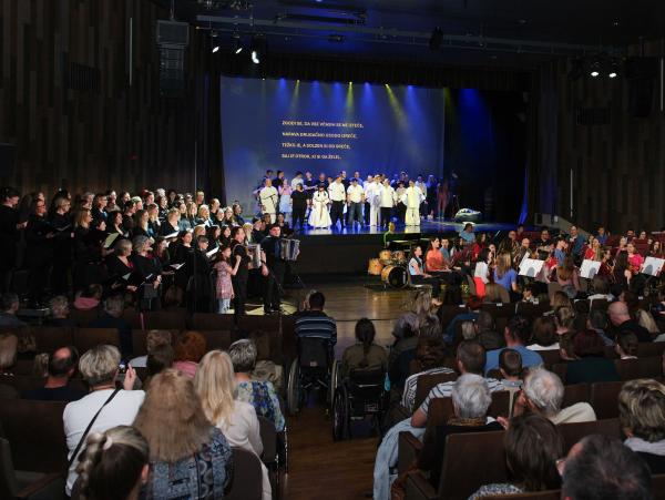 Vključujoča prireditev je navdu&scaron;ila zbrane. Foto: Foto Colarič