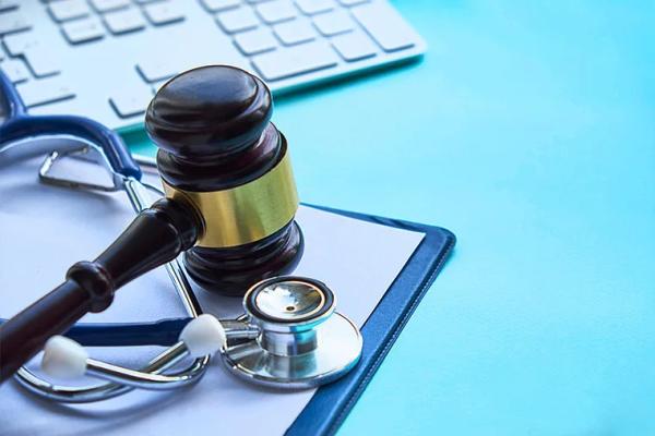 Kladivce za reflekse in stetoskop