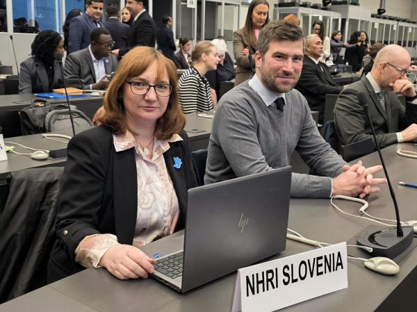 Varuhinja in namestnik Horvat med sejo GANHRI