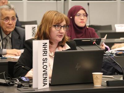 Varuhinja človekovih pravic v Ženevi: »V času globalnih izzivov in digitalne preobrazbe je pomembno krepiti vlogo neodvisnih nacionalnih institucij.«