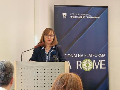 Varuhinja na posvetu o identiteti romske skupnosti: 