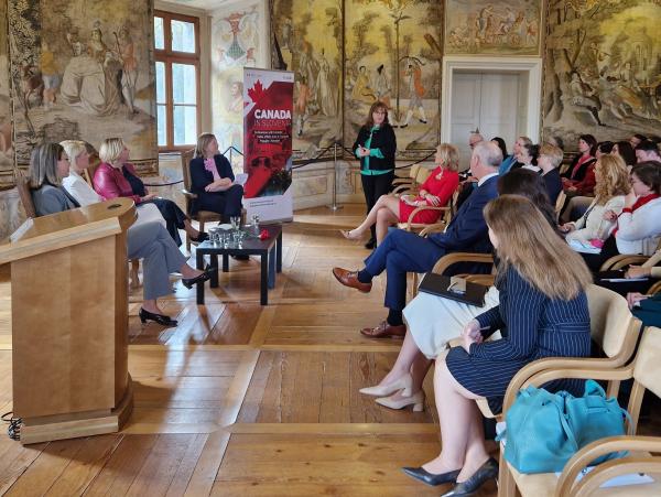 Varuhinja človekovih pravic dr. Simona Drenik Bavdek na dogodku Spodbujanje krepitve vloge žensk v javnem življenju, poslovnem svetu in vodenju