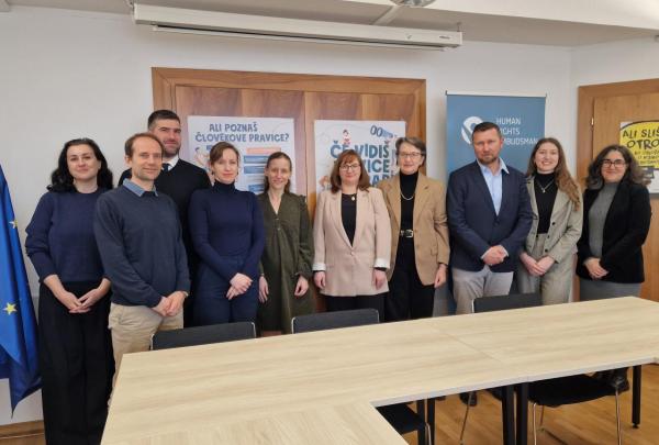 With the Advisory Committee on the Framework Convention for the Protection of National Minorities on changes in the field of minority rights protection and shortcomings