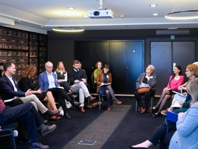 Namestnik Horvat na leadership forumu med ostalimi udeleženci