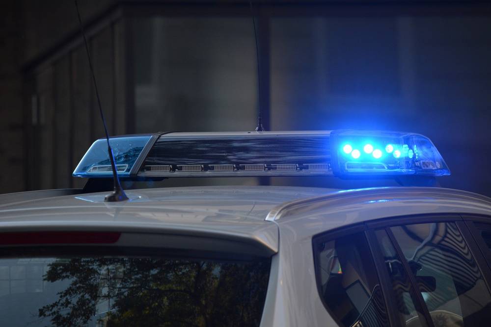 Utripanje luči na policijskem avtomobilu