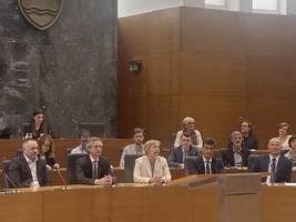 Varuh, premier Golob, predsednica ZPMS in drugi vidni gostje na otroškem parlamentu